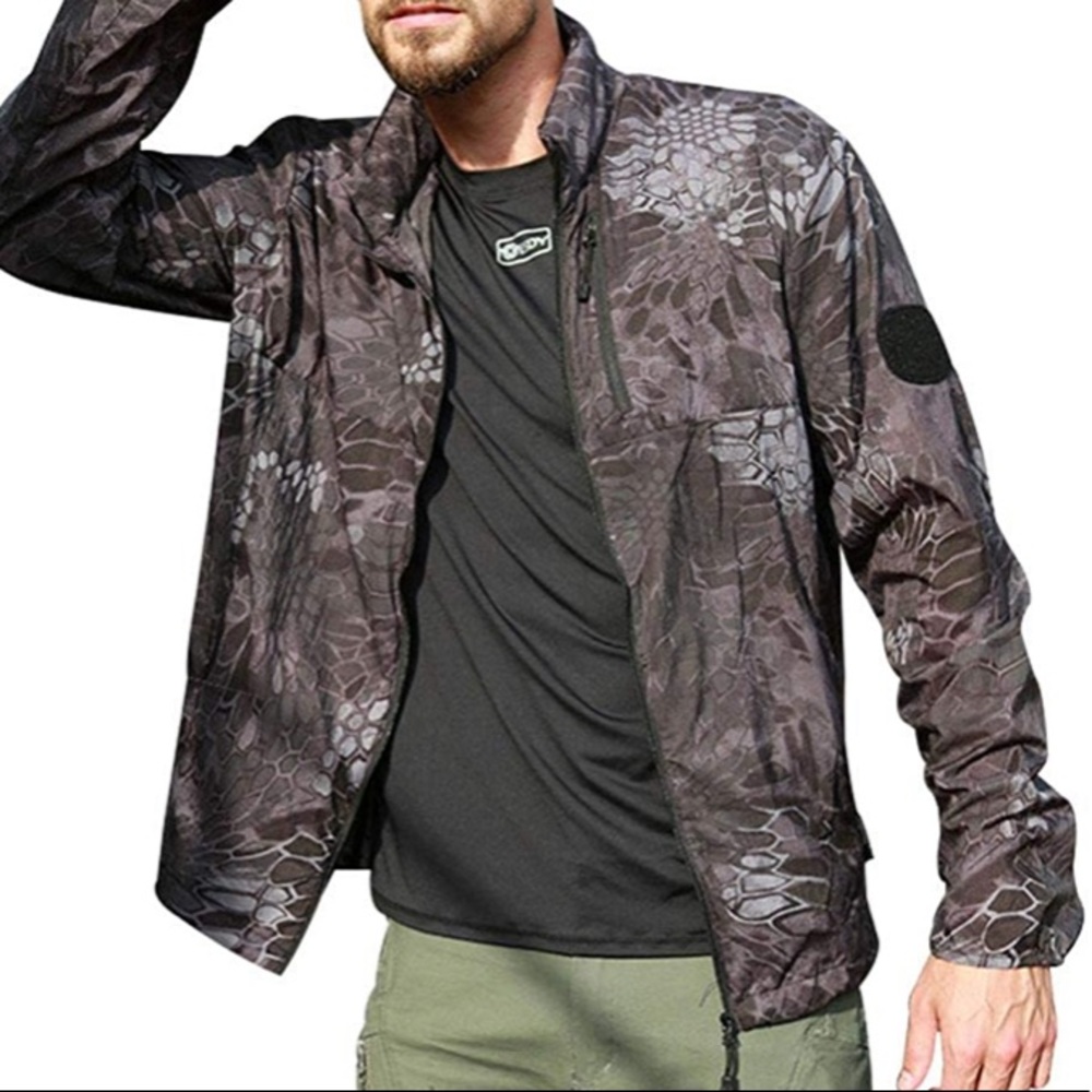 Men’s (large) black camo windbreaker